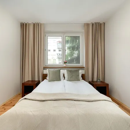 Family With Balcony In By Renters Apartamento