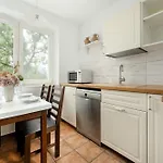 Family With Balcony In By Renters Апартаменты *