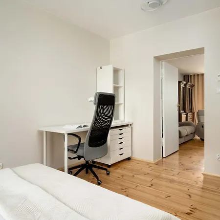 Family With Balcony In By Renters * Breslavia