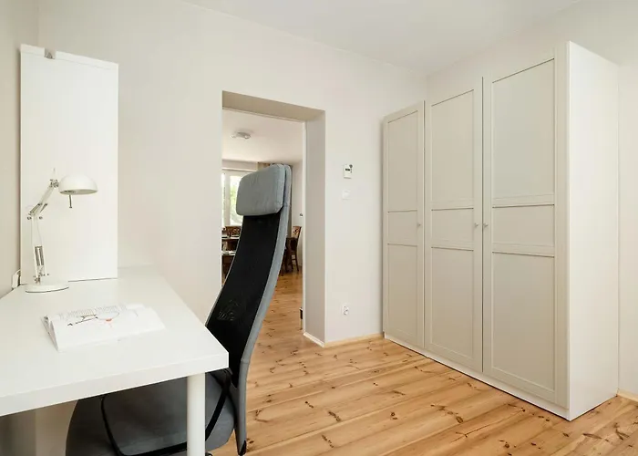 Family With Balcony In By Renters Apartment *